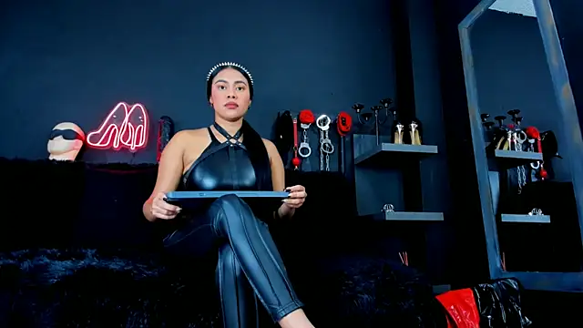 DelaneyStone online show from September 2025 09:32:02 PM