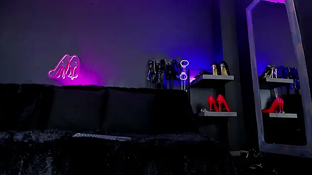 DelaneyStone online show from December 2025 09:17:02 PM