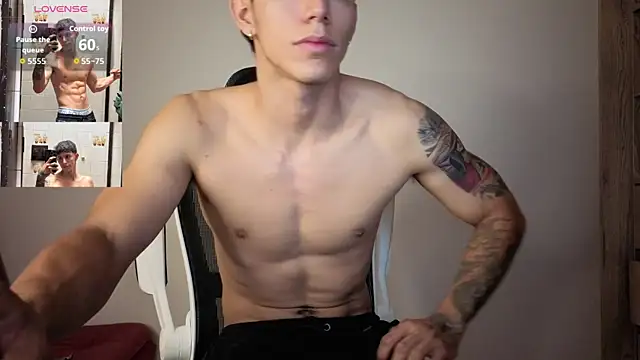 Cristopher23  online show from December 2025 10:17:02 AM