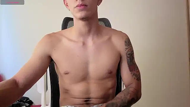 Cristopher23  online show from February 2026 09:36:02 PM