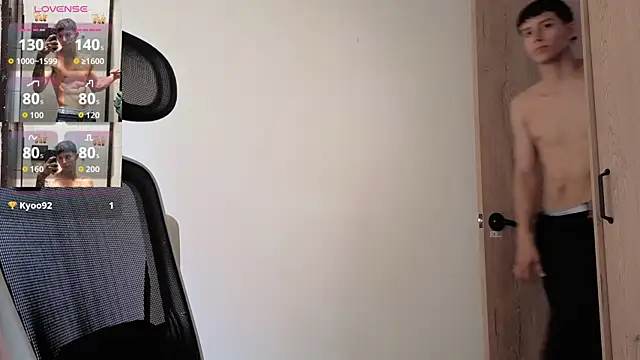 Snapshot of Cristopher23_ chatting on November 2025 06:19:01 PM Cristopher23 online show from November 2025 06:19:01 PM