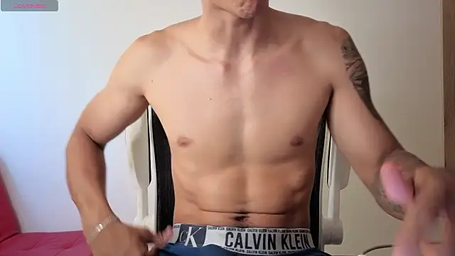 Cristopher23  online show from February 2026 08:11:02 PM