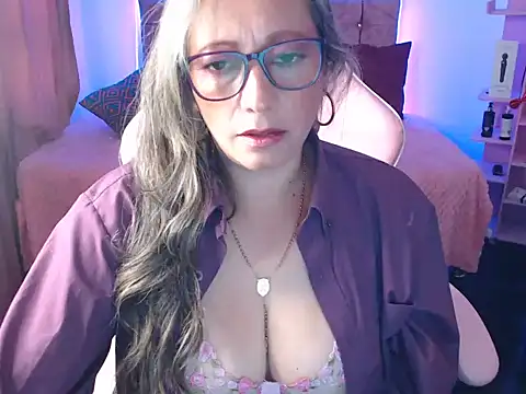 Snapshot of Melanyy_100 chatting on January 2025 10:51:02 PM Melanyy 100 online show from January 2025 10:51:02 PM