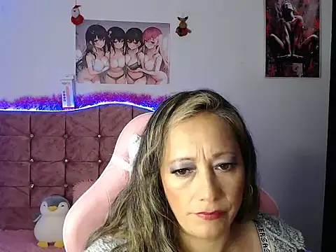 Snapshot of Melanyy_100 chatting on December 2024 12:04:01 AM Melanyy 100 online show from December 2024 12:04:01 AM