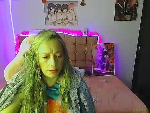 Snapshot of Melanyy_100 chatting on December 2024 07:15:02 PM Melanyy 100 online show from December 2024 07:15:02 PM