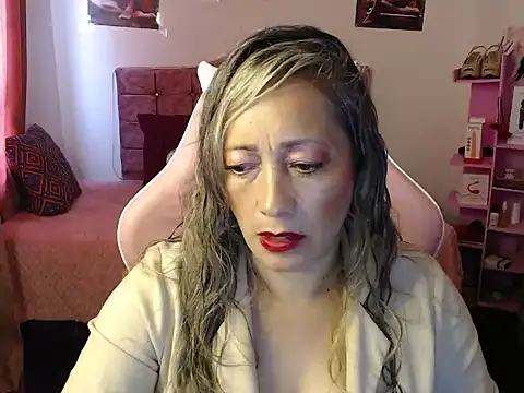 Snapshot of Melanyy_100 chatting on February 2025 07:12:02 PM Melanyy 100 online show from February 2025 07:12:02 PM