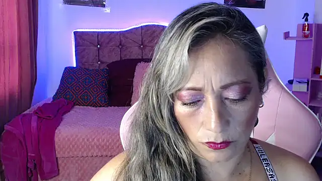 Snapshot of Melanyy_100 chatting on March 2025 09:24:01 PM Melanyy 100 online show from March 2025 09:24:01 PM