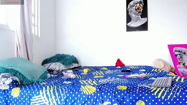 Lilybaudinx96 online show from November 2025 05:24:01 PM