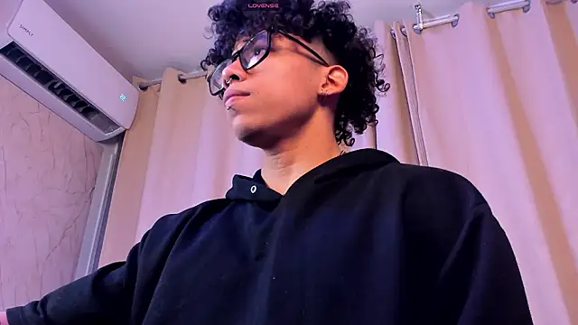 Snapshot of AkazaBoy_ chatting on March 2026 06:13:01 AM AkazaBoy online show from March 2026 06:13:01 AM