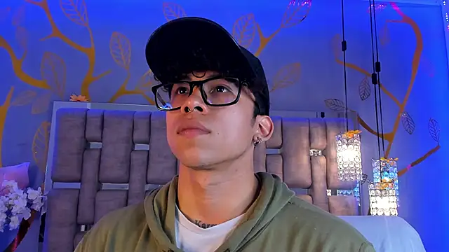 AkazaBoy  online show from December 2025 04:25:01 AM