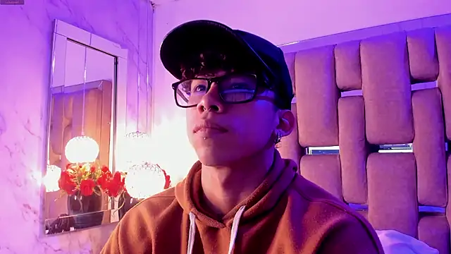 AkazaBoy  online show from December 2025 04:26:02 AM