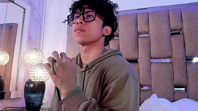 Snapshot of AkazaBoy_ chatting on March 2026 05:04:01 AM AkazaBoy online show from March 2026 05:04:01 AM