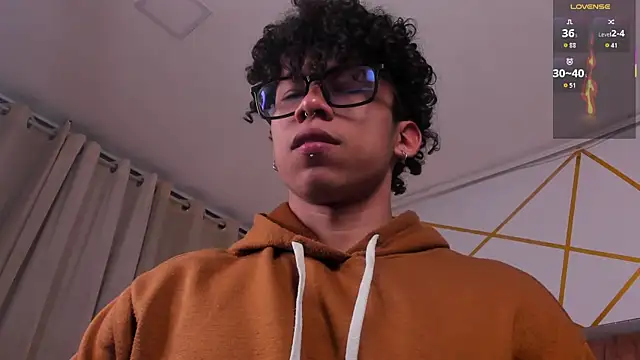 Snapshot of AkazaBoy_ chatting on April 2026 05:09:01 AM AkazaBoy online show from April 2026 05:09:01 AM