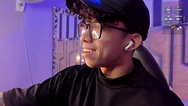 Snapshot of AkazaBoy_ chatting on March 2026 05:19:02 AM AkazaBoy online show from March 2026 05:19:02 AM