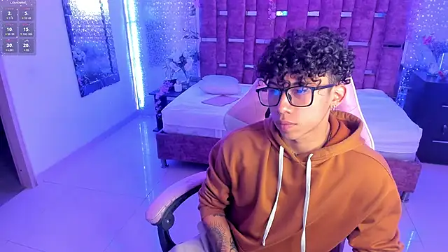 AkazaBoy  online show from February 2025 04:41:01 AM