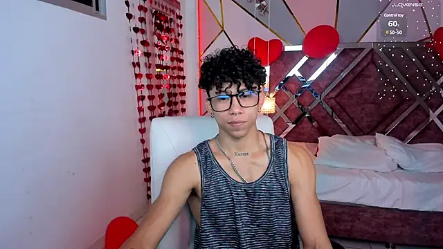 AkazaBoy  online show from February 2025 04:57:01 AM