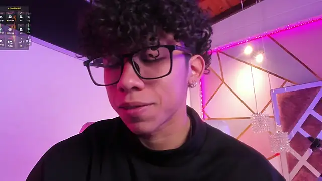 Snapshot of AkazaBoy_ chatting on April 2026 05:30:01 AM AkazaBoy online show from April 2026 05:30:01 AM