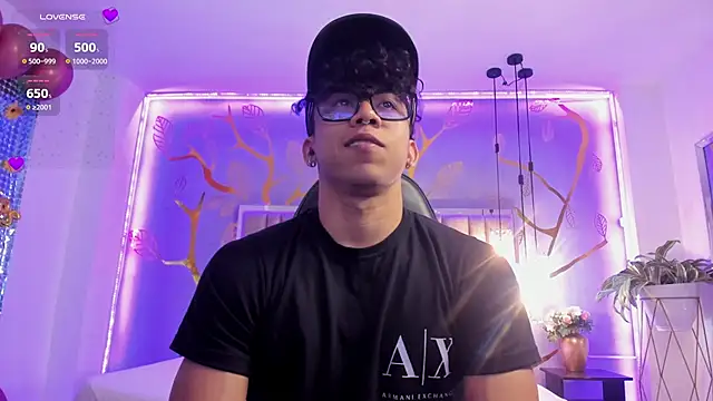 AkazaBoy  online show from October 2025 08:09:01 PM