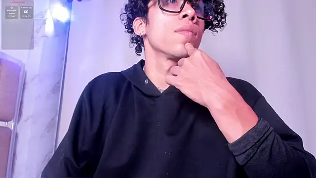 AkazaBoy  online show from June 2026 08:17:01 PM