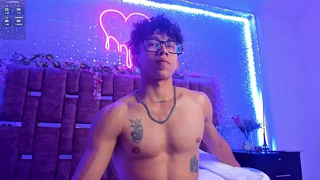 AkazaBoy  online show from February 2025 07:45:01 AM