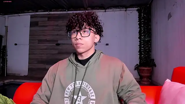 Snapshot of AkazaBoy_ chatting on March 2026 05:25:02 AM AkazaBoy online show from March 2026 05:25:02 AM