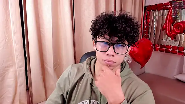 AkazaBoy  online show from February 2026 05:05:01 AM