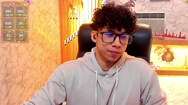 AkazaBoy  online show from October 2025 04:23:02 AM