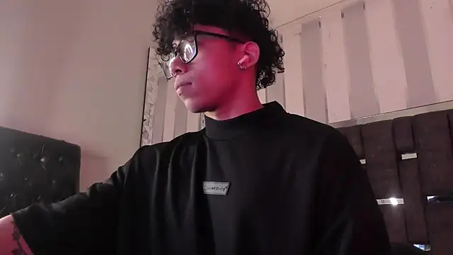 Snapshot of AkazaBoy_ chatting on March 2026 05:07:01 AM AkazaBoy online show from March 2026 05:07:01 AM