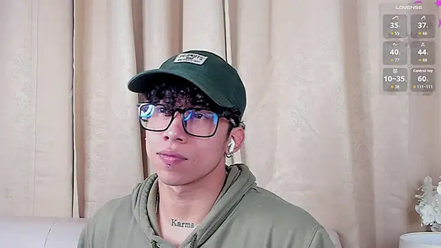 AkazaBoy  online show from March 2026 04:35:02 AM