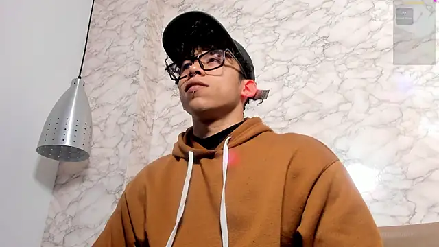 Snapshot of AkazaBoy_ chatting on April 2026 05:15:01 AM AkazaBoy online show from April 2026 05:15:01 AM