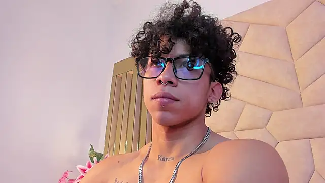 Snapshot of AkazaBoy_ chatting on March 2026 06:04:01 AM AkazaBoy online show from March 2026 06:04:01 AM