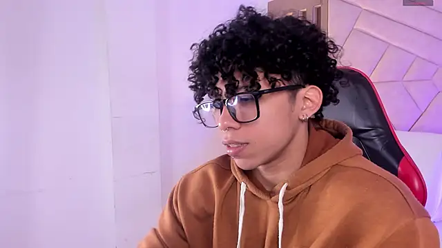 Snapshot of AkazaBoy_ chatting on April 2026 04:30:01 AM AkazaBoy online show from April 2026 04:30:01 AM