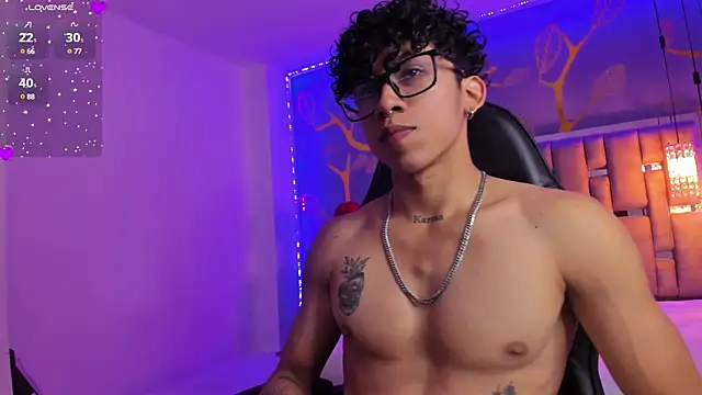 AkazaBoy  online show from March 2025 04:20:02 AM