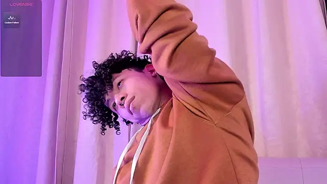 Snapshot of AkazaBoy_ chatting on April 2026 05:03:01 AM AkazaBoy online show from April 2026 05:03:01 AM