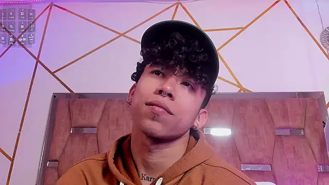 Snapshot of AkazaBoy_ chatting on April 2026 05:00:02 AM AkazaBoy online show from April 2026 05:00:02 AM