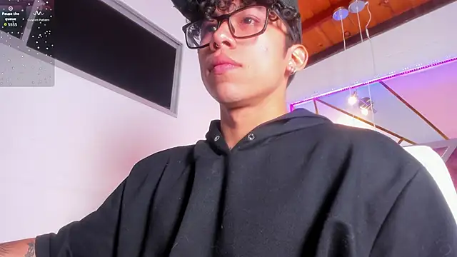 AkazaBoy  online show from May 2026 04:41:01 AM