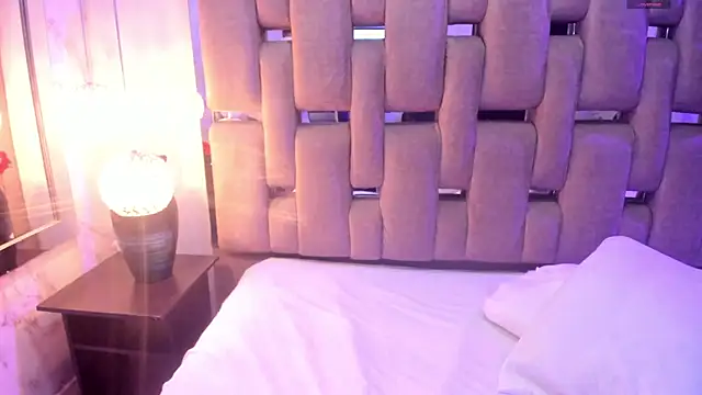 AkazaBoy  online show from November 2025 08:35:01 PM