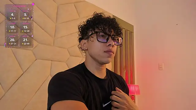 AkazaBoy  online show from November 2025 04:49:01 AM