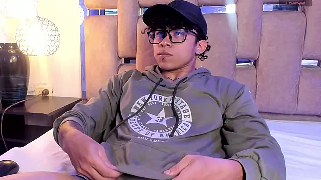 AkazaBoy  online show from February 2026 04:36:02 AM