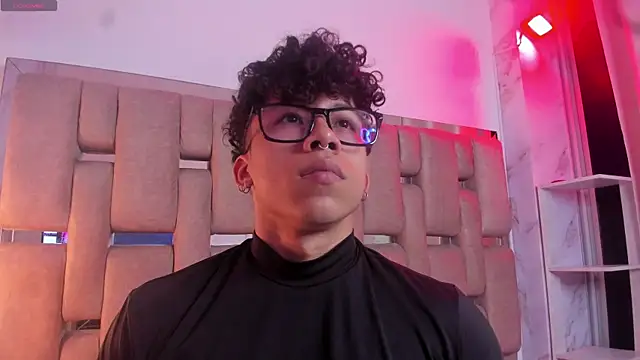 AkazaBoy  online show from November 2025 05:44:01 AM