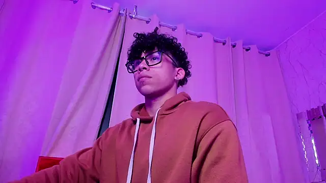 AkazaBoy  online show from December 2025 04:39:02 AM