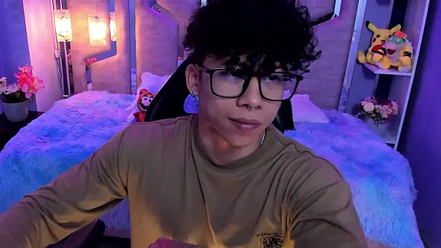 AkazaBoy  online show from November 2025 04:05:02 AM