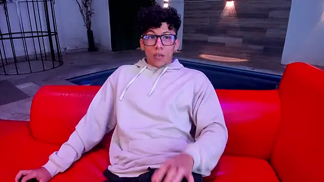 AkazaBoy  online show from September 2025 04:34:02 AM