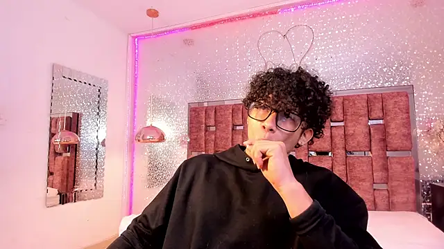 AkazaBoy  online show from April 2026 06:11:02 AM