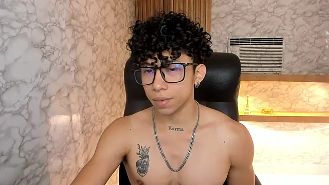 AkazaBoy  online show from March 2025 08:20:02 PM