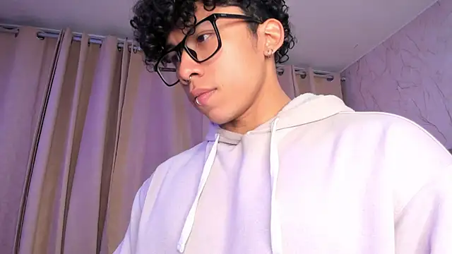 AkazaBoy  online show from January 2026 04:52:02 AM