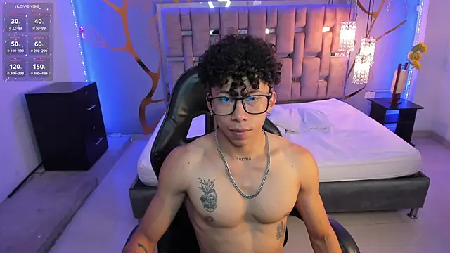AkazaBoy  online show from February 2025 08:09:02 AM