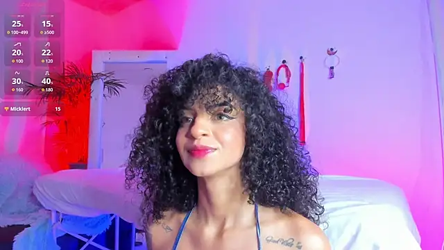 Snapshot of CurlyRose__ chatting on November 2025 08:31:02 PM CurlyRose online show from November 2025 08:31:02 PM