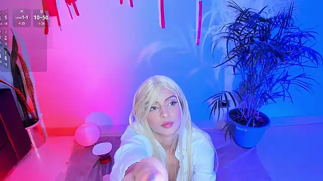 Snapshot of CurlyRose__ chatting on November 2025 10:43:02 PM CurlyRose online show from November 2025 10:43:02 PM