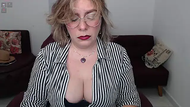 Snapshot of Serenay_ chatting on February 2025 10:32:01 PM Serenay online show from February 2025 10:32:01 PM